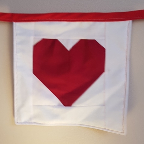 Queen Of Hearts Home Decor Banner 3 Heart Decorative Quilted Patchwork H… - Picture 3 of 5